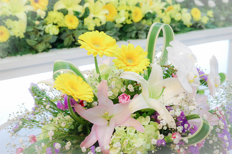 株式会社ゆらの豪華な花祭壇の見本